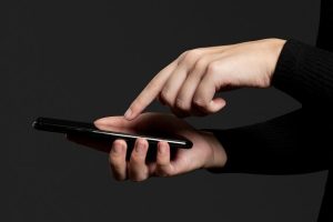 Аналитик Кусков: у Google и Apple не выйдет отключить смартфоны в России