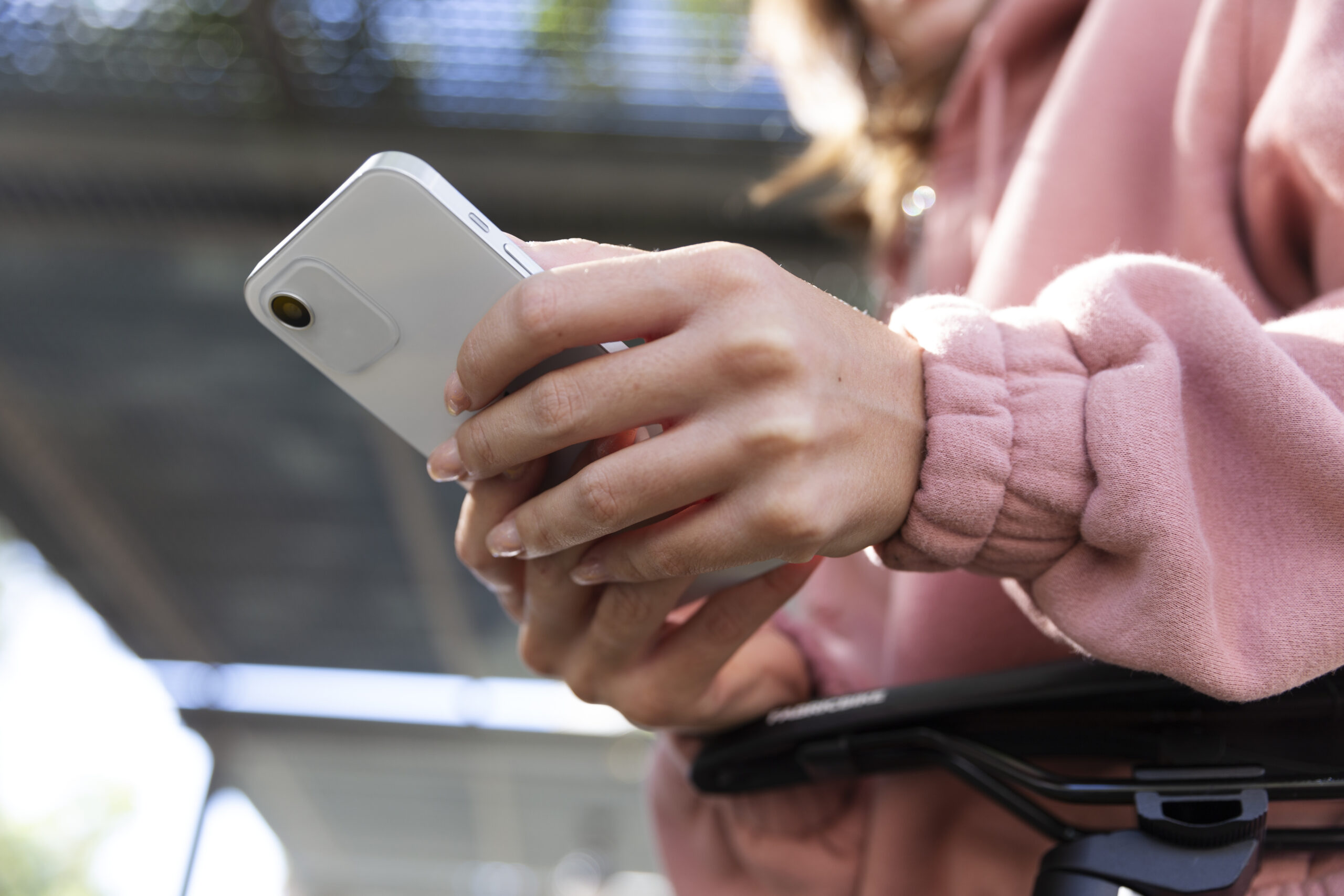 Обновление iOS 17.5 вернуло на смартфоны старые удаленные фотографии Обновление iOS 17.5 вернуло на смартфоны старые удаленные фотографии